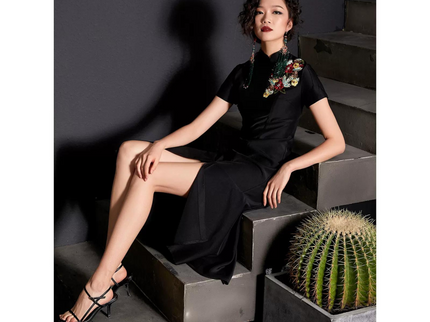 Black 3D Embroidered Qipao / Cheongsam