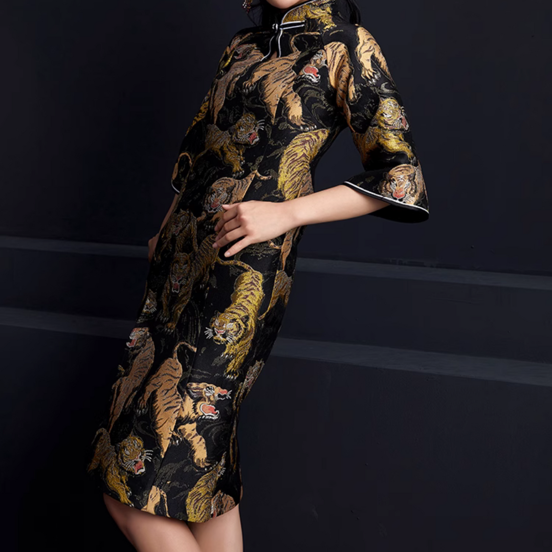 Dark Chinese Dress Jacquard Tiger Robe