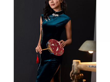 Velvet Peacock Blue Sleevless Qipao /  Cheongsam